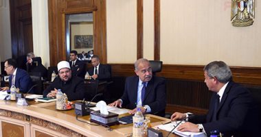 بالصور.. شريف إسماعيل يوجه الوزراء بالتواصل مع مجلس النواب وحل مشكلات المواطنين