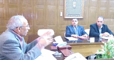 بالفيديو والصور.. محافظ شمال سيناء يبحث مع مديرى المديريات حلول لمشاكل الشيخ زويد
