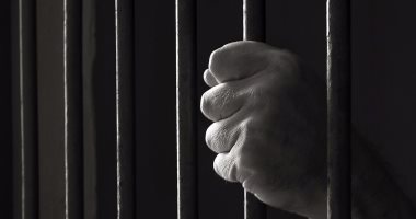 حبس موظف نصب على مواطنين واستولى على أموالهم 4 أيام
