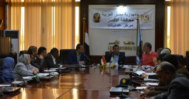 بالصور.. محافظ الأقصر يناقش الخطة الإستثمارية مع رؤساء المدن