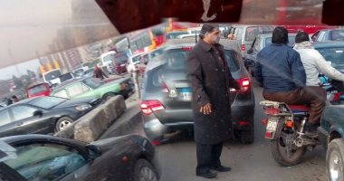 زحام مرورى بسبب كسر فاصل معدنى أعلى دائرى المنيب 