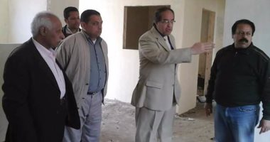 رئيس مدينة شبين الكوم يتابع أعمال التشطيبات بمركز الخدمة النموذجى