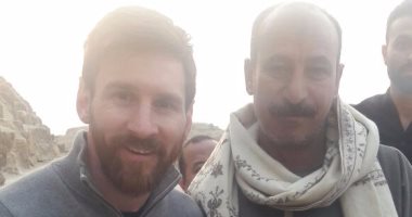 فى أول حوار له بعد صورته مع "ميسى".. شيخ خفر منطقة الأهرامات: معاييش مؤهل لكنى بتكلم 5 لغات.. وأعمل فى الآثار منذ 17 عاما وتم تعيينى عام 1995.. والنجم العالمى طالب حراسه بالتقاط صورة معى وشكرنى بعدها