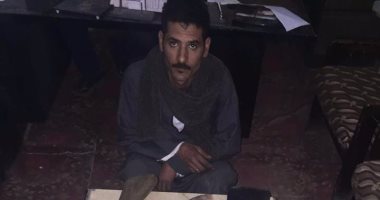 القبض على تاجر أسلحة بحوزته بندقيتين خرطوش وفرد محلى بدون ترخيص فى قنا