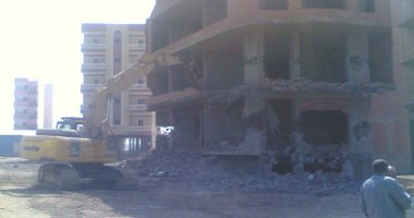بالفيديو والصور.. حملة لإزالة مبانى مخالفة على أراضى زارعية وأملاك دولة بأسيوط