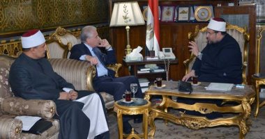 محافظ جنوب سيناء ووزير الأوقاف يناقشان الاستعدادات لافتتاح مسجد الصحابة بشرم الشيخ
