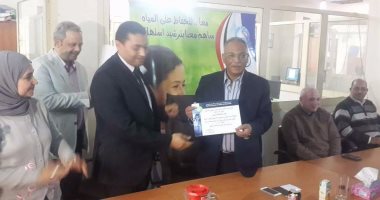 رئيس شركة مياه البحر الأحمر يكرم موظفى خدمة العملاء