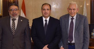 محافظ الاسكندرية: علينا بذل المزيد للارتقاء بالمنظومة الصحية والعنصر البشرى