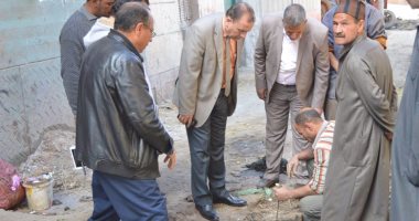  طفح مياه الصرف الصحى بقرية فى كفر الشيخ لإنسداد غرف التفتيش