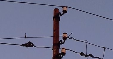 بالصور.. الأعمدة الكهربائية مهددة بالسقوط فى قرية الكرسة بالدقهلية