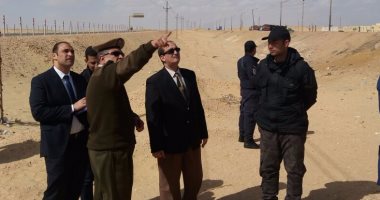 بالصور.. مساعد وزير الداخلية يتفقد كمين النقب بالوادى الجديد