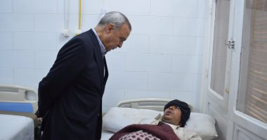 محافظ قنا يتفقد مركز علاج الأورام