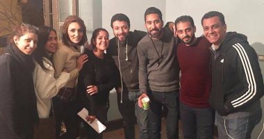 تعرف على تفاصيل زيارة ندى السبكى لفريق عمل "الحصان الأسود"