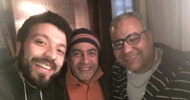 شاهد شيرى عادل وصبرى فواز والمخرج أحمد خالد فى كواليس "الحصان الأسود"