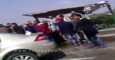 قارئ يشارك بفيديو لحادث تصادم بمحور المنصورية.. ويؤكد وقوع إصابات
