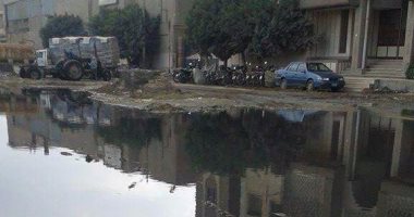 بالصور.. المنطقة الصناعية بقويسنا تغرق فى مياه الصرف الصحى