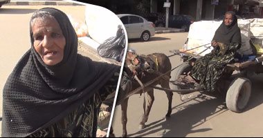 "مين زينا أحنا العربجية ياهوه مين".. بالصور.. "جمرات" سيدة الكارو فى السويس.. صاحبة الـ67عاما تعمل 16 ساعة يوميا فى جمع البلاستيك وترفض التسول.. وتؤكد: شغلى أرحم من طلب الإحسان