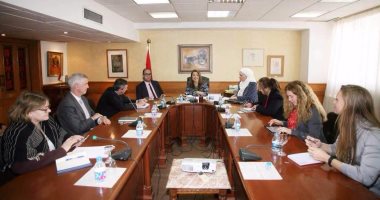 غادة والى لمبعوث الاتحاد الأوروبى: مصر تخوض حربا ضد الإرهاب