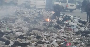 بالصور.. أهالى بشتيل يشتكون من تراكم القمامة وحرقها بشارع المدينة المنورة