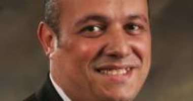 عالم مصرى بأمريكا يهدى كتابه عن شبكات طاقة الناتو لروح الدكتور زويل