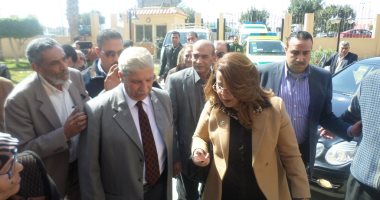 بالفيديو والصور ..وزيرة التضامن تصل الإسماعيلية لزيارة أقباط العريش