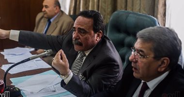 بالصور.. وكيل "القوى العاملة" يطلب عدم حظر الجمع بين العلاوتين "الدورية والخاصة"