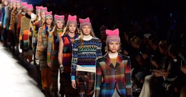 عرض أزياء "Missoni" يتحول لمظاهرة نسائية ضد ترامب باسبوع الموضة بميلانو