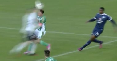 بالفيديو.. لاعب ينقذ منافسه من الموت بالدوري التشيكي