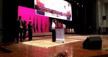 رئيس جامعة المنيا: الطالبة "زهراء" حالتها جيدة واصطحبتها بسيارتى إلى الطبيب