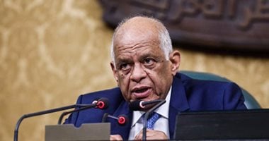 على عبد العال يرفع الجلسة العامة للبرلمان بعد إسقاط عضوية أنور السادات