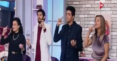 شباب مبادرة "إيدى بتتكلم" يغنون "تحيا مصر" بلغة الإشارة بـ"ست الحسن"