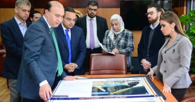 مميش يعرض خطة تطوير موانى قناة السويس على وزيرة الاستثمار