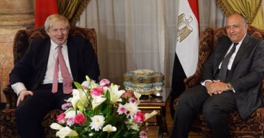 وزير الخارجية يبحث مع نظيره البريطانى تطورات أزمة قطر وجهود مكافحة الإرهاب