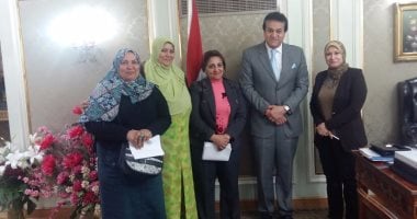 نقيب التمريض تلتقى وزير التعليم العالى آلية صرف الحوافز بالمستشفيات الجامعية 