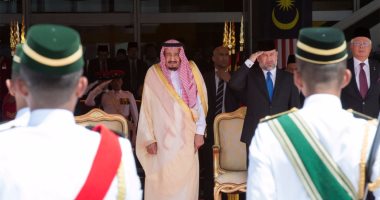 بالصور.. استقبال حافل فى أول زيارة للعاهل السعودى إلى ماليزيا منذ 10 سنوات