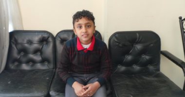 بالفيديو والصور.. "إنجى" أصغر شاعرة بالشرقية تكتب القصائد وأخوها الطفل يلقيها