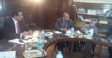 نائب وزير الزراعة للخدمات يجتمع بمسئولى 3 وزرات لتفعيل "كارت الفلاح"