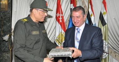 بالصور .. محافظ كفرالشيخ يكرم مصابى العمليات العسكرية بالمجمع الطبى بالمعادى