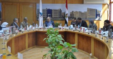 مجلس جامعة كفر الشيخ يناقش المستجدات العلمية والبحثية ويمنح درجات علمية