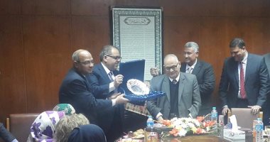 "القابضة الكيماوية" تكرم رضا العدل بمناسبة انتهاء عمله بالشركة