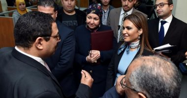 بالصور.. سحر نصر تتفقد أعمال تطوير مجمع خدمات الاستثمار