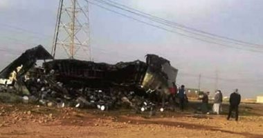 بالصور.. تفحم شاحنة بمطروح كانت فى طريقها لليبيا 