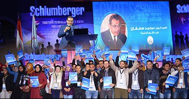 بالصور.. وزير القوى العاملة يشهد توقيع عقود 100 متدرب بـ"الخدمات البترولية" بشركة شلمبرجير.. محمد سعفان: محتاجين كل إيد عاملة لدفع الإنتاج.. ويؤكد: أيادينا ممدودة للأخوة الأقباط بالعريش