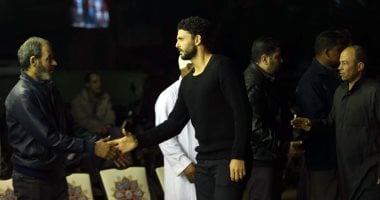 حسام غالى يحضر عزاء والد أبو تريكة فى ناهيا