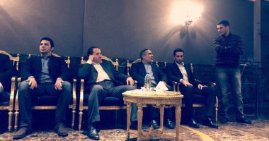 تداول صورة لتلقى أبو تريكة عزاء والده فى قطر