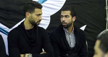 سعد سمير وحجازى والجوكر يعزون والدة أبو تريكة فى المنزل