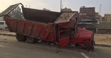 انقلاب سيارة محملة بالأسفلت بطريق "القاهرة - أسيوط" الغربى دون إصابات
