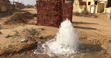 بالصور.. كسر ماسورة مياه بالمنطقة السابعة فى 6 أكتوبر