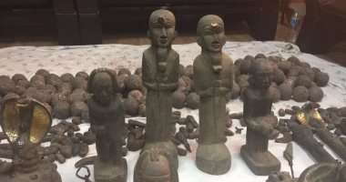 بالصور.. سقوط عامل بحوزته 365 قطعة فرعونية أثرية