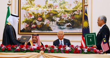 بالصور...العاهل السعودى ورئيس وزراء ماليزيا يوقعان مذكرة تفاهم بين البلدين
